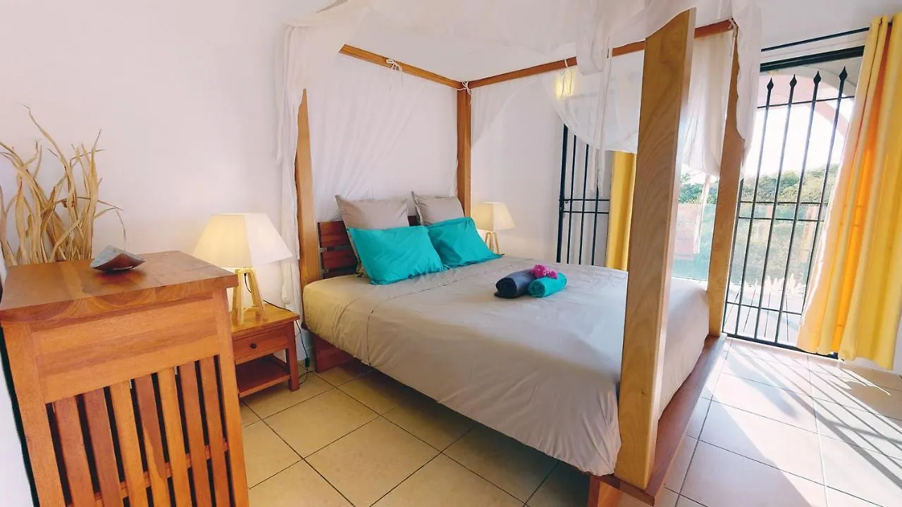Villa L'Hacienda: Seaside Luxury with Pool, Jacuzzi & Garden Saint-Francois