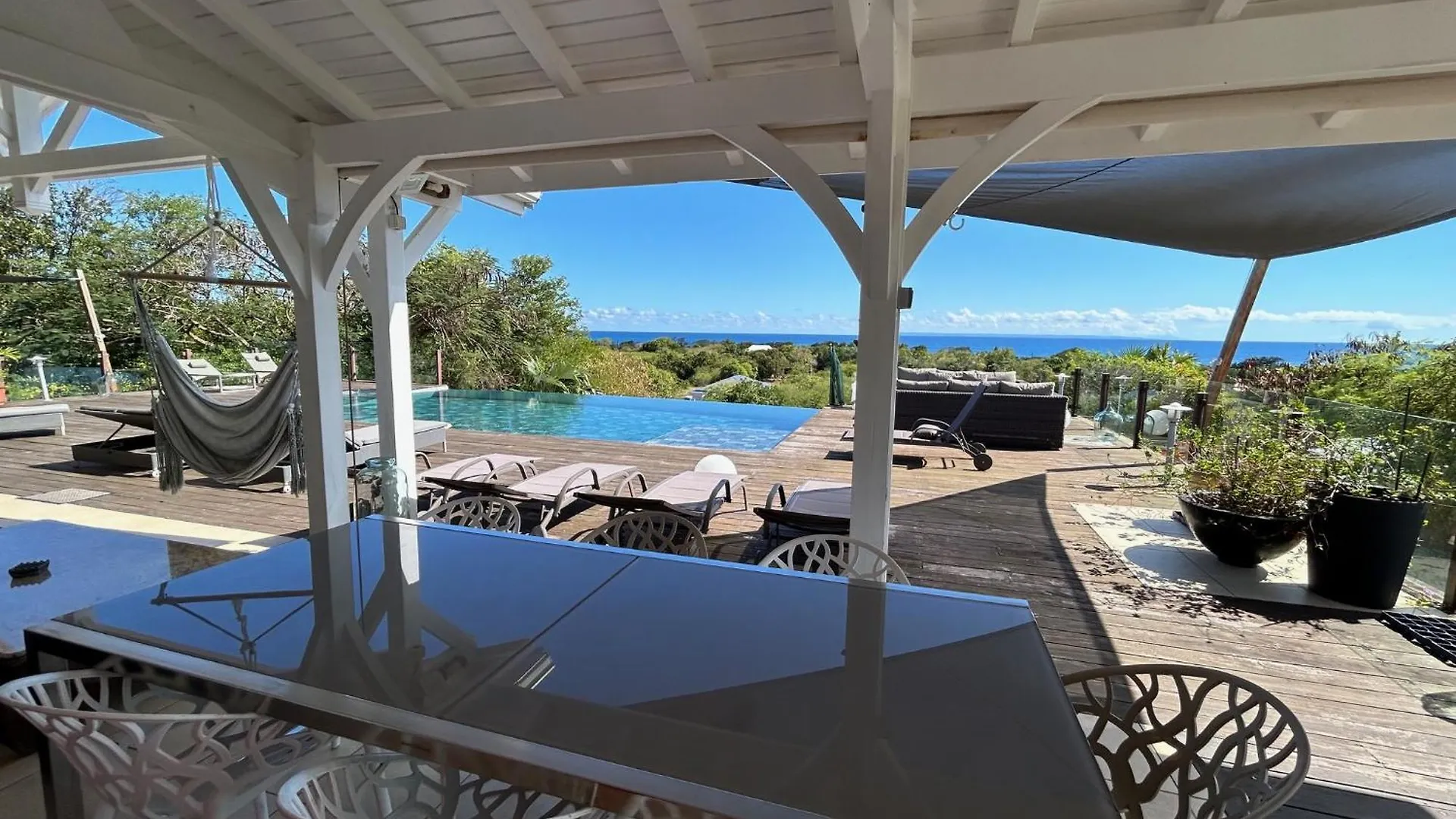 Villa L'Hacienda: Seaside Luxury with Pool, Jacuzzi & Garden Saint-Francois  Saint-Francois (Grande-Terre)