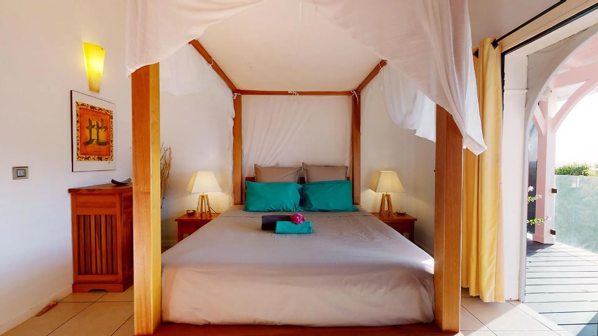 Villa L'Hacienda: Seaside Luxury with Pool, Jacuzzi & Garden Saint-Francois  Saint-Francois (Grande-Terre)