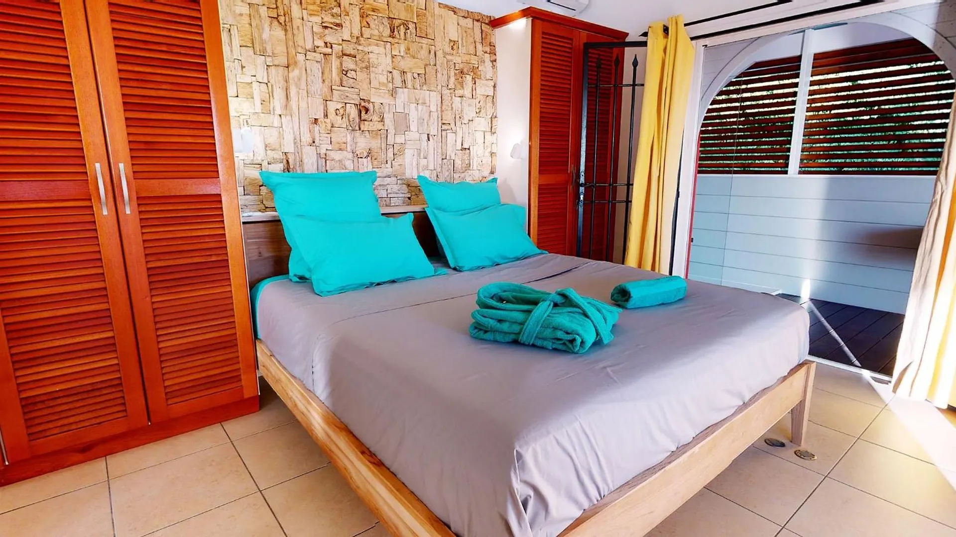 Villa L'Hacienda: Seaside Luxury with Pool, Jacuzzi & Garden Saint-Francois  0*, Saint-Francois (Grande-Terre) Guadeloupe