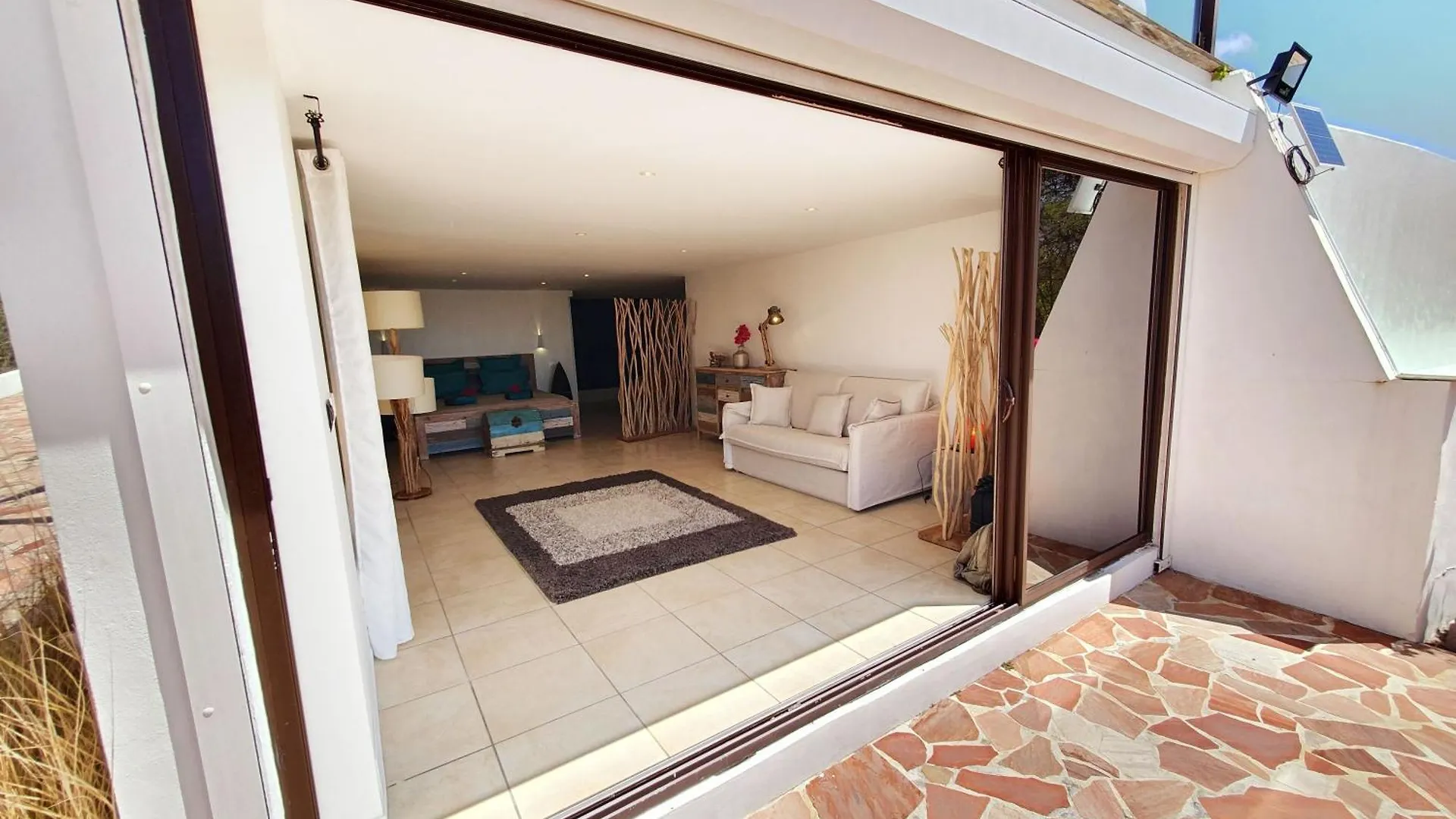 Villa L'Hacienda: Seaside Luxury with Pool, Jacuzzi & Garden Saint-Francois