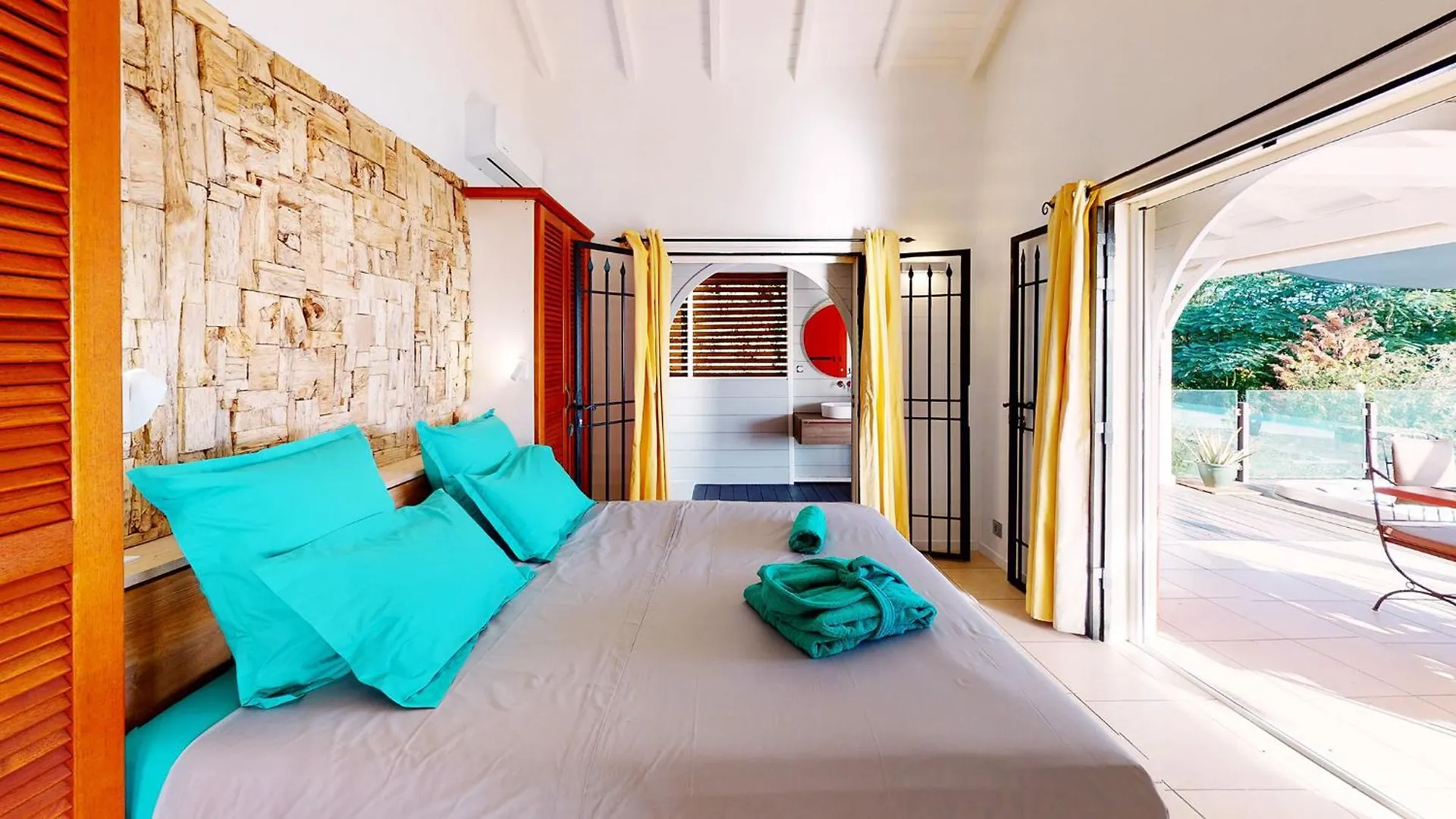 Villa L'Hacienda: Seaside Luxury with Pool, Jacuzzi & Garden Saint-Francois  0*, Saint-Francois (Grande-Terre) Guadeloupe