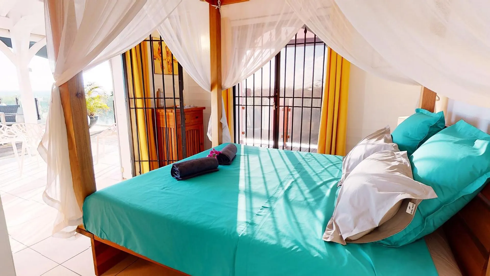 Villa L'Hacienda: Seaside Luxury with Pool, Jacuzzi & Garden Saint-Francois  Saint-Francois (Grande-Terre)