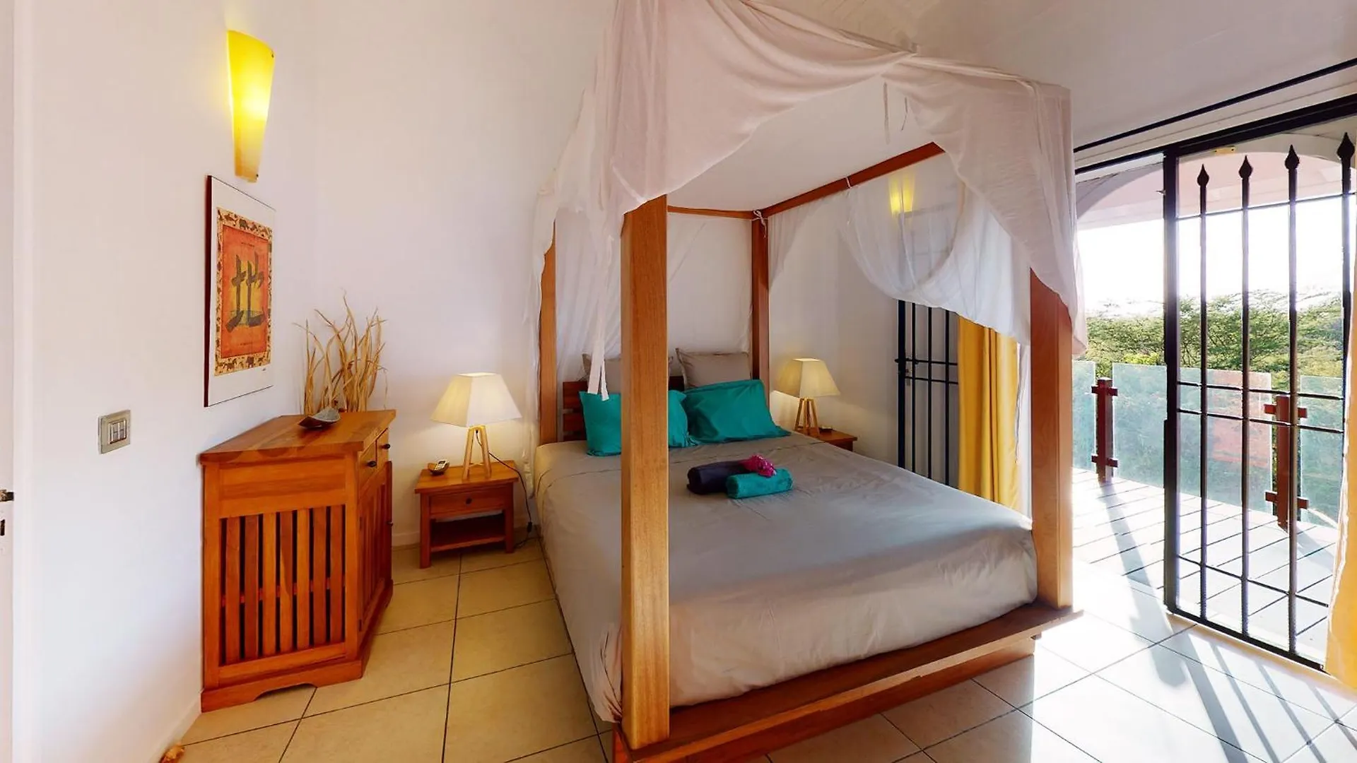 Villa L'Hacienda: Seaside Luxury with Pool, Jacuzzi & Garden Saint-Francois