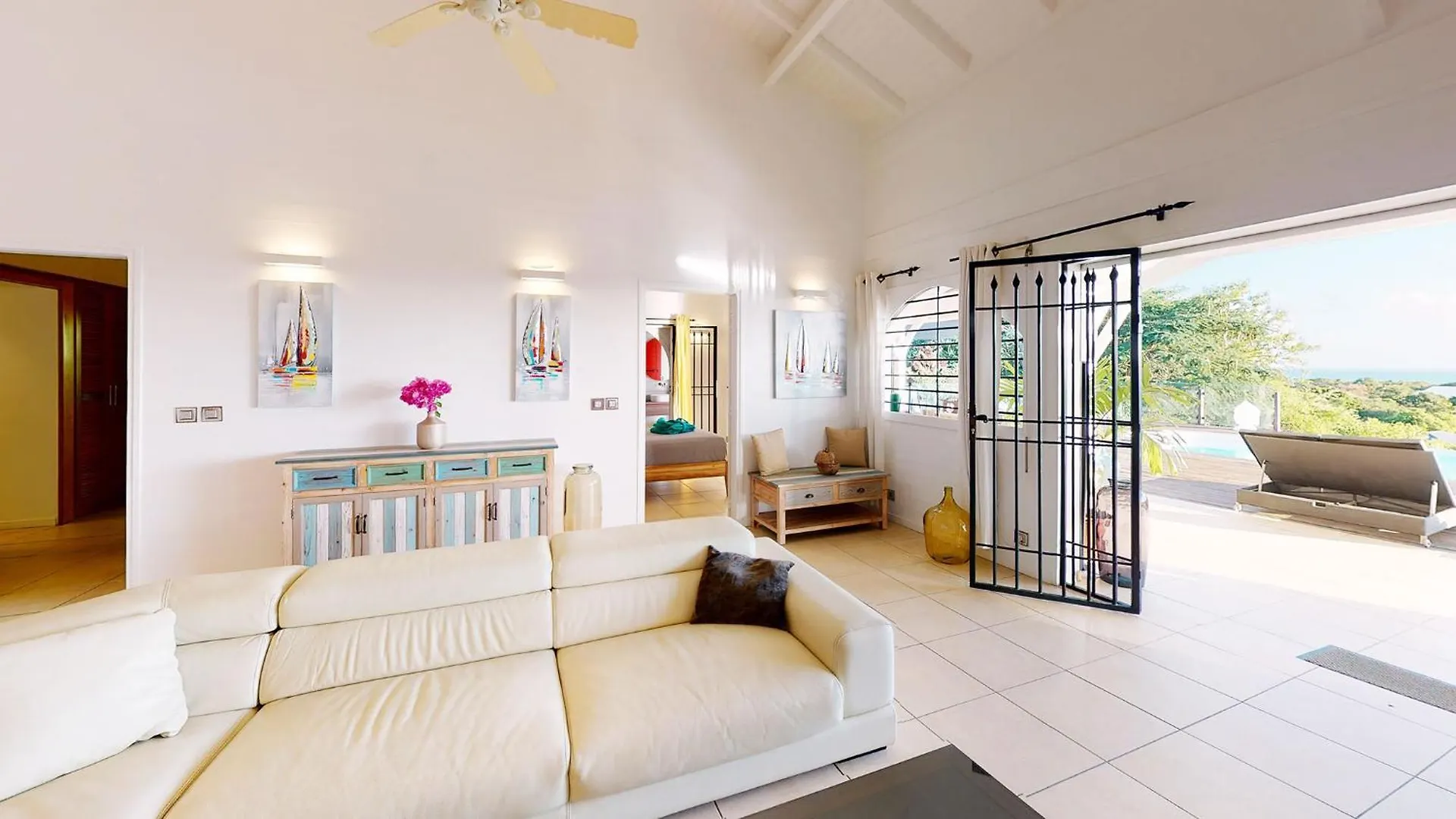 Villa L'Hacienda: Seaside Luxury with Pool, Jacuzzi & Garden Saint-Francois