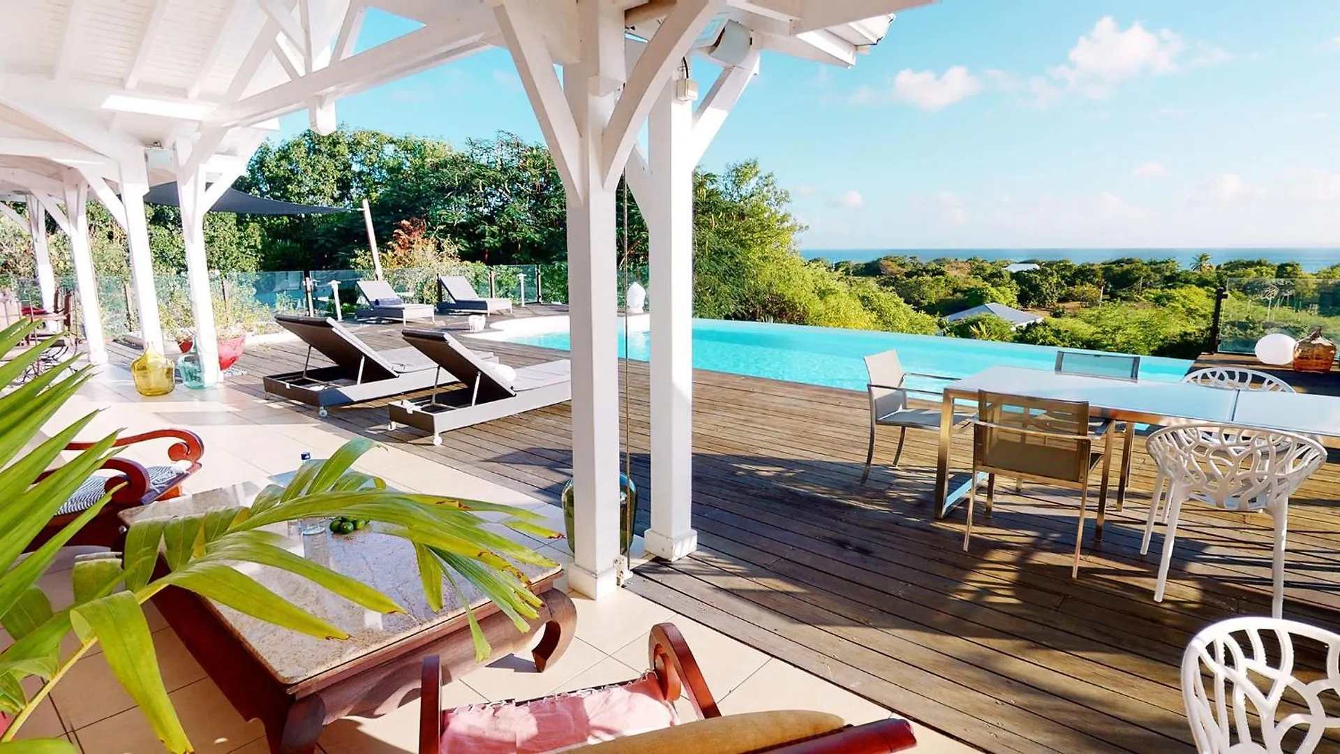 Villa L'Hacienda: Seaside Luxury with Pool, Jacuzzi & Garden Saint-Francois  Guadeloupe